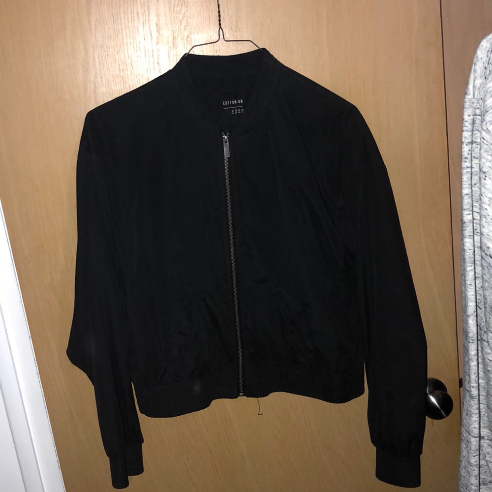 Black bomber jacket!!